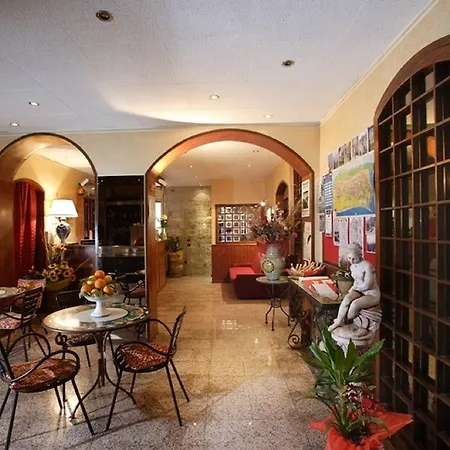 Natalina Hotel 2*
