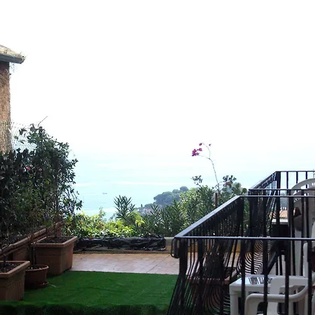 Natalina ホテル 2*