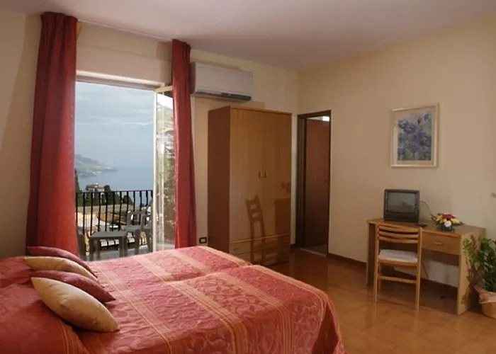 Ξενοδοχείο Natalina 2*