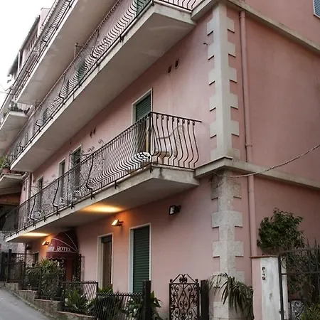 Natalina Hotel 2*